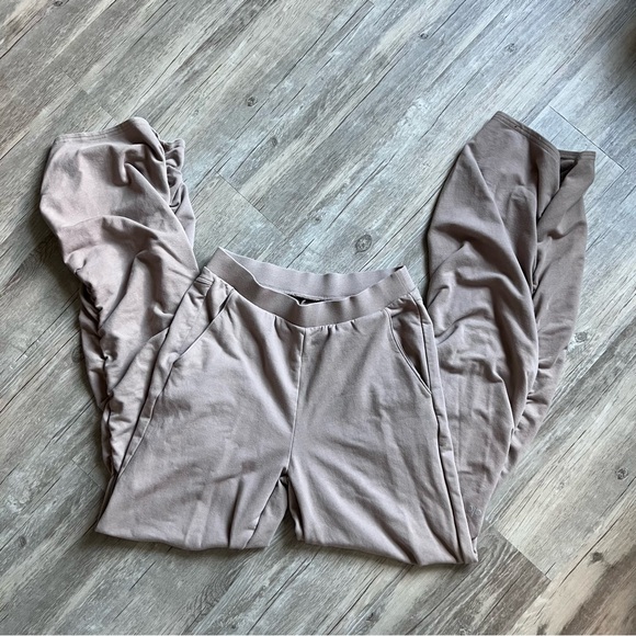 Alo Yoga Ruched Soft Sculpt Pant - Taupe - Picture 4 of 5